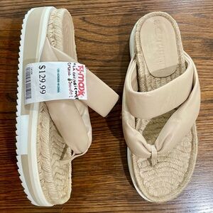 La Canadienne Puffy Sandals